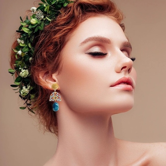 Vintage geometric dome acrylic medalion earrings festive statement earrings - Picture 7 of 7